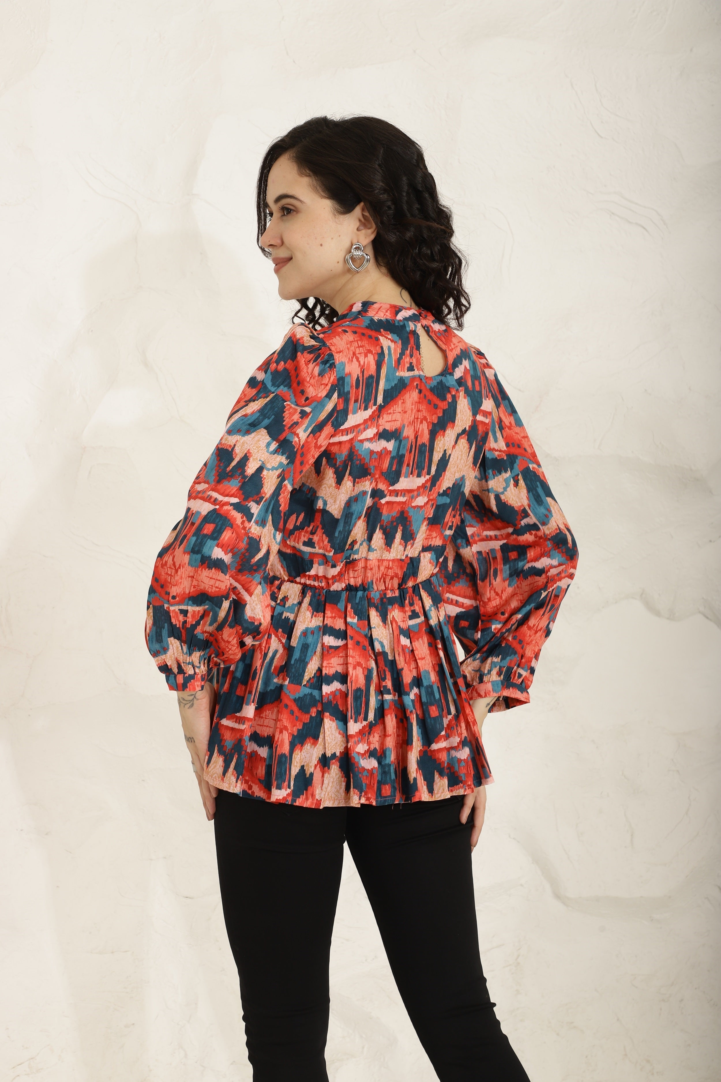 Twirl Abstract Top Sanaita